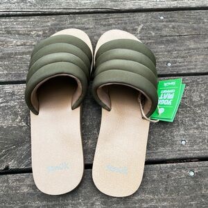 Sanuk Yoga Mat slides